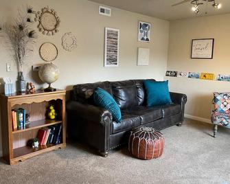 2 BD delight in North Laramie - Laramie - Living room