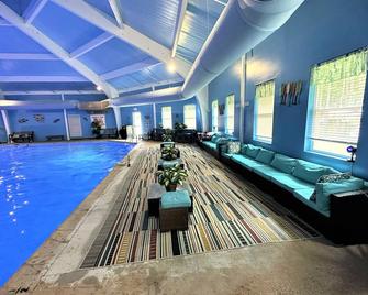Wow!! Ultimate Pocono Retreat, Hot Tub, Game Room, Deck, Lakes, Skiing, Pools - Long Pond - Pool