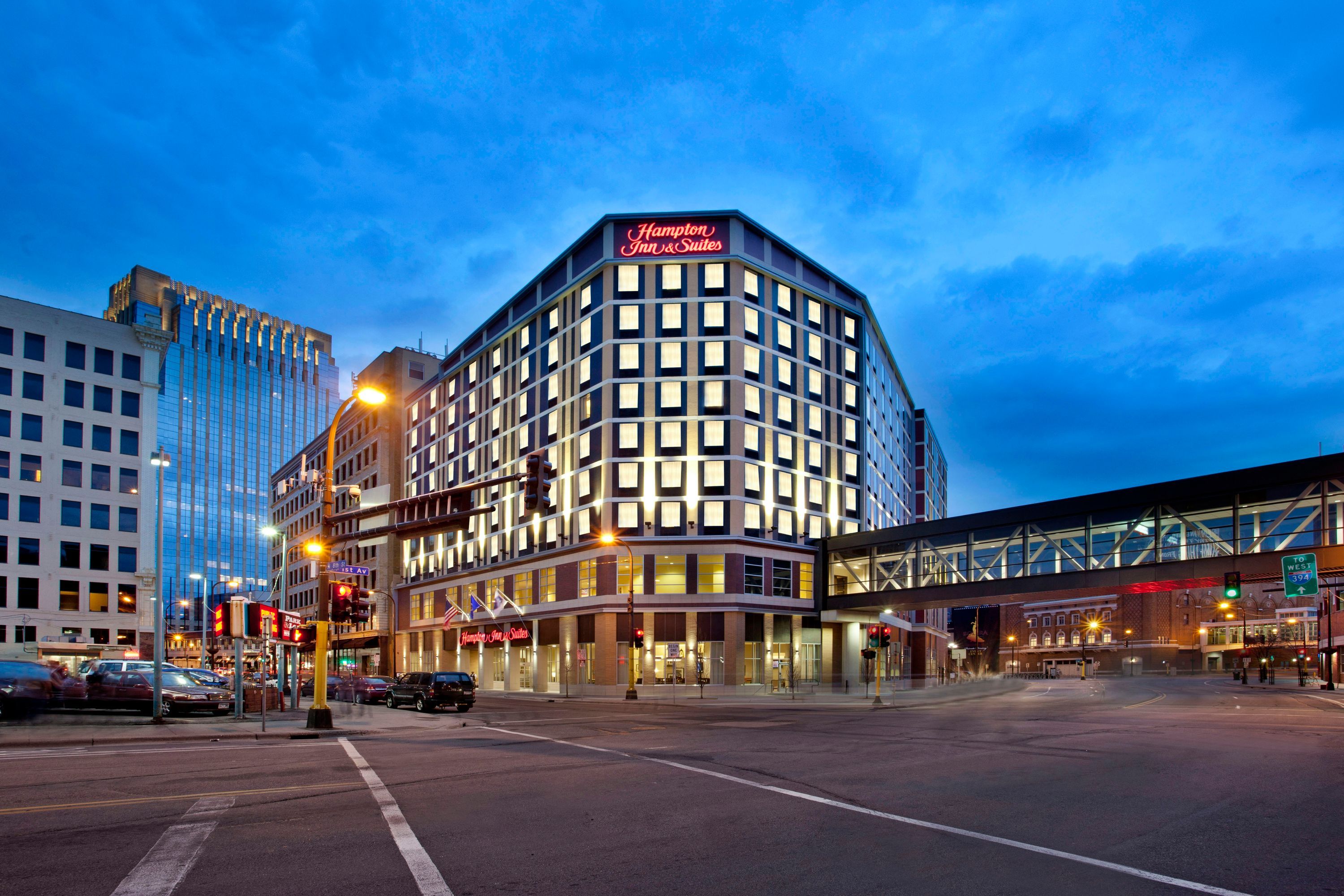 Hampton Inn & Suites Minneapolis/Downtown - מינאפוליס - בניין