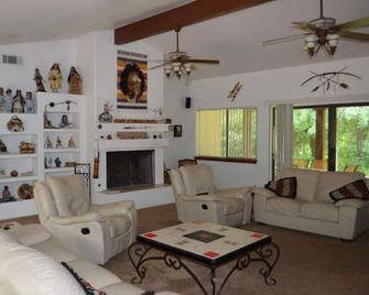 Southwest Home on San Antonio River - San Antonio - Huiskamer