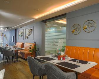 Hotel Sky View - Zirakpur, Chandigarh - Zerakpur - Ресторан