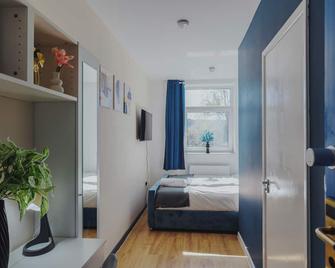 Dralda House - High Wycombe - Bedroom