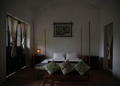 Ideal for small group to visit the landscape or practice meditation and yoga. - Cat Ba - Bedroom