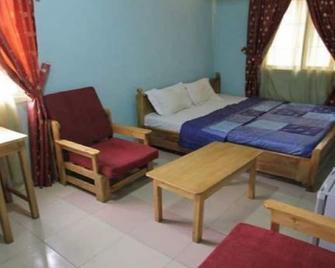 Ojei Golden Gate Hotel & Suites - Mushin - Habitación