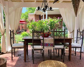 Boutique Hotel - King Deluxe Room-1/2 Mi. From Santa Fe Plaza - سانتا في - شرفة مرصوفة