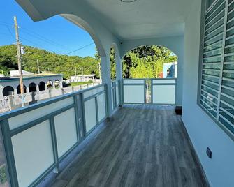 Puerto Rico Paradise. Ac and WiFi. This home was designed with comfort in mind. - Manatí - Balcón