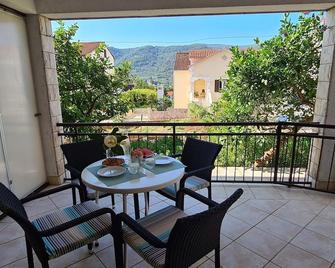 Apartment Moskatelo - Stari Grad - Balkon