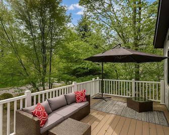Poconos Hideaway - Woods & Wildlife - Tobyhanna - Balcony