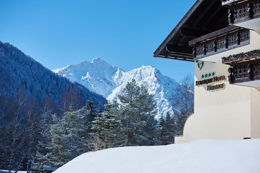 Boutique Hotel Herzhof - Garni-Appartements - Adults Only - Riezlern - Outdoors view