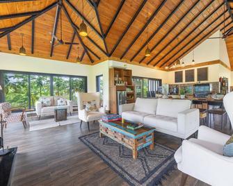 Echor Hill Farm Cottages, Palampur - Pālampur - Wohnzimmer