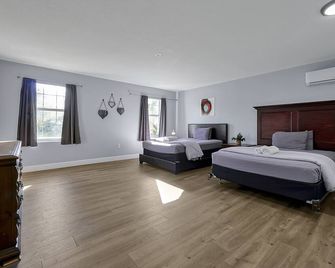 Salty Heated Pool Escape - Nearby Beach - Palm Coast - Bedroom