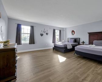 Salty Heated Pool Escape - Nearby Beach - Palm Coast - Bedroom