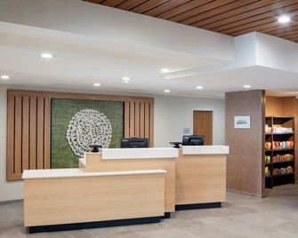 Fairfield Inn & Suites Atlantic City Absecon - גאלווואי - דלפק קבלה