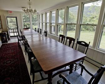 The Notch House - Westmore - Comedor