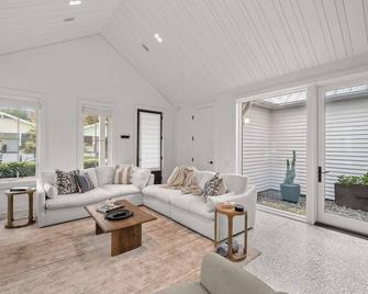 New! Casa Monte Cristo - Upscale Ybor Townhome - Tampa - Soggiorno