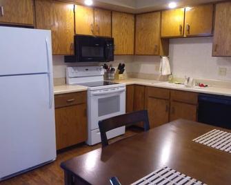 Just Perfect! Clean & Comfy Two-Bedroom Home! - St Joseph - Kitchen