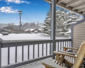 Cozy Studio Wood Fireplace - Ellicottville - Balcón