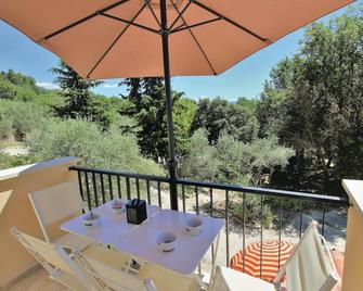 3 Bedroom Cozy Home In Mormoiron - Mormoiron - Balcony