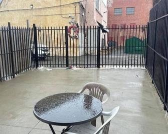 1Rear w/ parking near Aria hosp - Philadelphie
