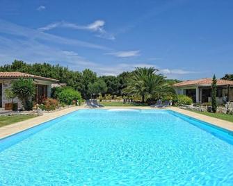 Poisson Rouge - Bonifacio - Pool