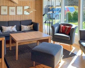 Three-Bedroom Holiday Home In Ebeltoft - Ebeltoft - Stue