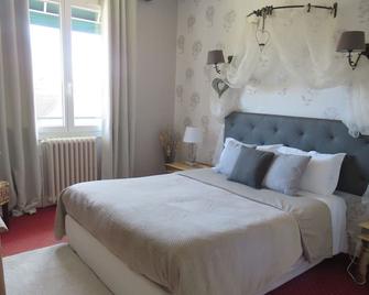 Hotel Saint Cyr - La Ferté-Saint-Cyr - Bedroom