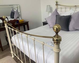 Bayview, Dunmore East, County Waterford - Sleeps 12 persons - Dunmore East - Bedroom