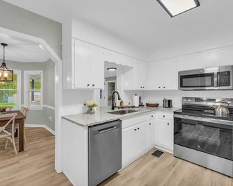 Downtown Delight | Cozy, Renovated Home Sleeps 6 - Monroe - Kitchen