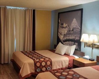 Super 8 by Wyndham Raton - Raton - Bedroom