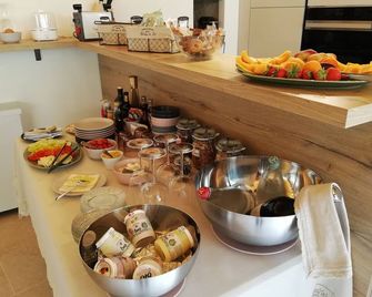 Corte Alma Spa and Luxury Home - Gargnano - Buffet