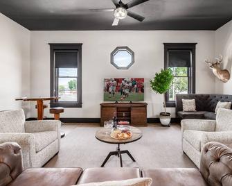 Industrial Style Loft With Access To Buckeye Lake! - Millersport - Living room