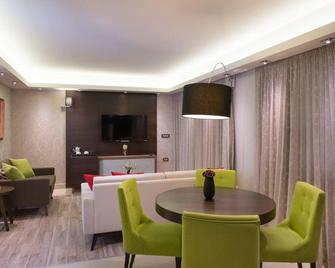 Cretan Dream Royal Luxury Suites - Stalos - Dining room