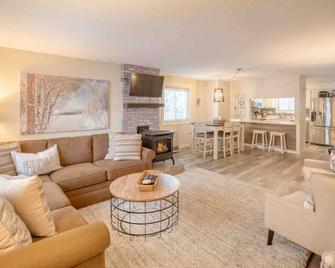 Beautifully updated! AC and walkable to town! - Woodstock - Sala de estar