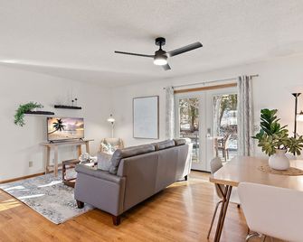 The Pine House: a cozy home for you & yours! - Stillwater - Phòng khách