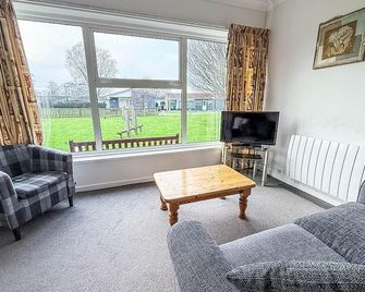 Lovely Chalet On An Excellent Holiday Park In Lowestoft Ref 12020B - Lowestoft - Salon
