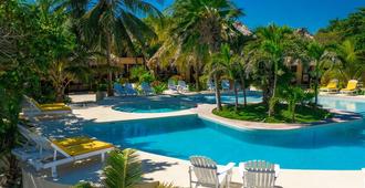 Portofino Beach Resort - San Pedro Town - Bể bơi