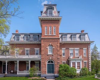Oneida Community Mansion House - Oneida - Building