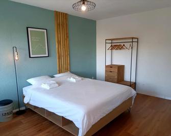 Studio lumineux bien placé en ville de Sion - Sitten - Schlafzimmer