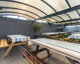 Premiere Classe Deauville Touques - Touques - Patio
