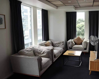 Liberty Apartment Hotel - Wellington - Living room
