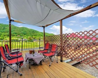 Hongcheon Glamping Club Lespia - Hongcheon - Balcony