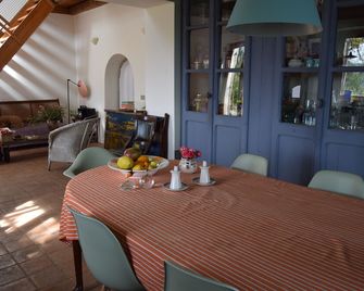 Italian villa with pool and stunning views over the Tiber Valley. - Celleno - Restaurante