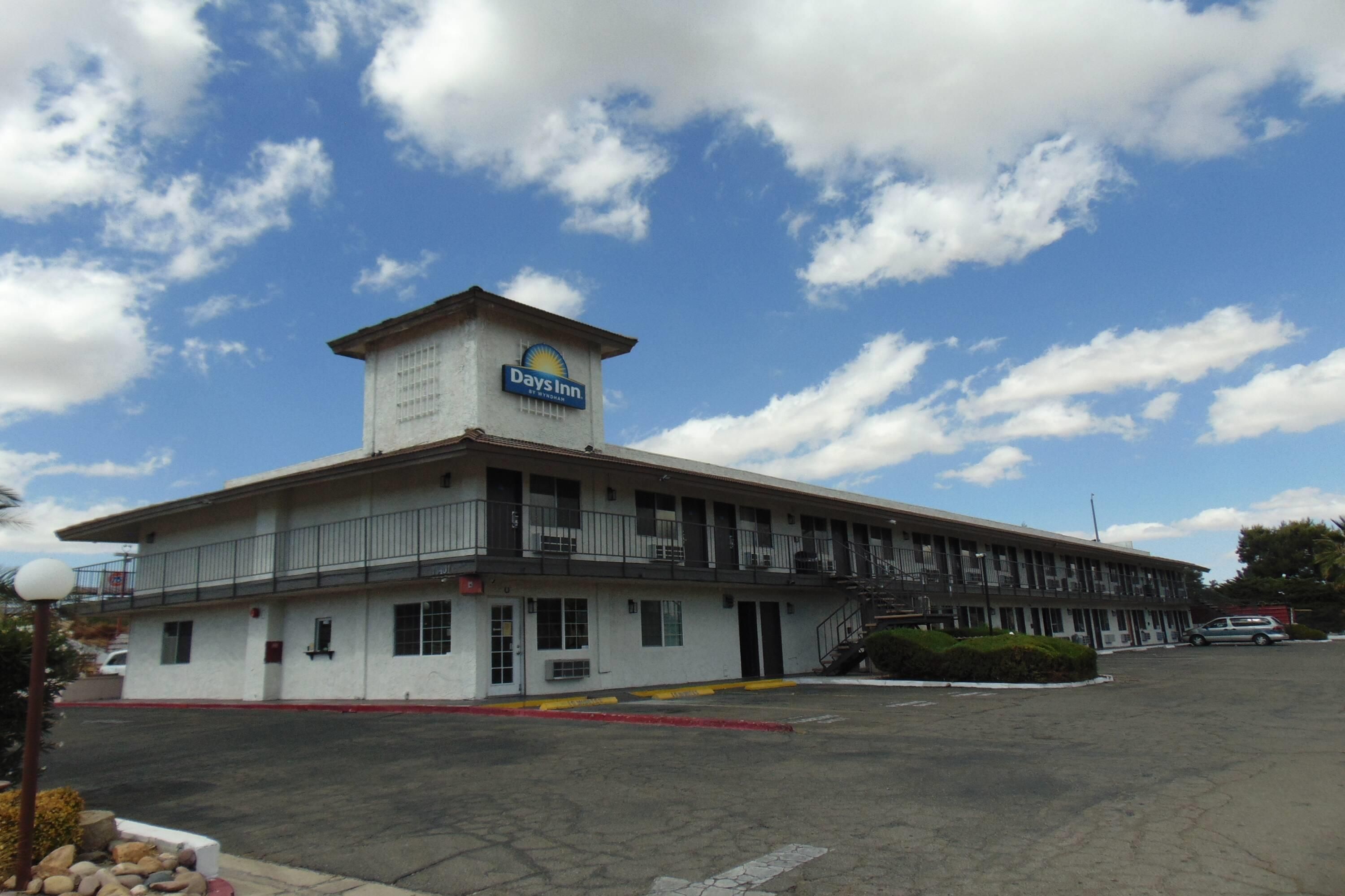 Days Inn by Wyndham Victorville/Hesperia I-15 & Palmdale Rd - Victorville - Edifício