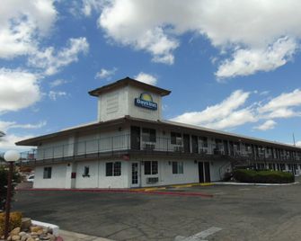Days Inn by Wyndham Victorville/Hesperia I-15 & Palmdale Rd - Victorville - Edifício