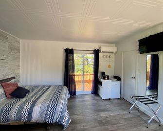 Maison Lebreux - Motel - Petite-Vallée - Bedroom
