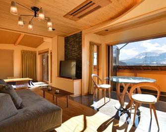 Kusatsu Onsen Ekinariya Ryokan - Kusatsu - Phòng khách