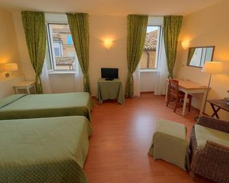 Hotel Lauri - Macerata - Habitación
