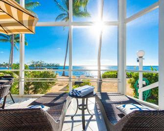 Pools of the Kai 6 - Beachfront Condo with Private Pool Atrium, Modern Kitchen, and Outdoor Grill - Northside - Balkong