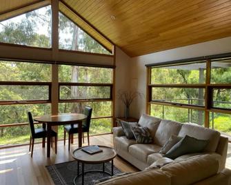 Indulge at Hepburn - Hepburn Springs - Living room
