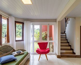 Lindo condomínio em meio à natureza em Bombinhas VLE - Bombinhas - Sala de estar